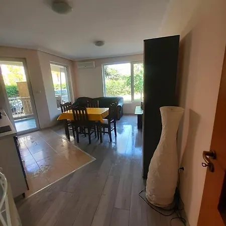 Yassen Close To Sea And Apartmán *