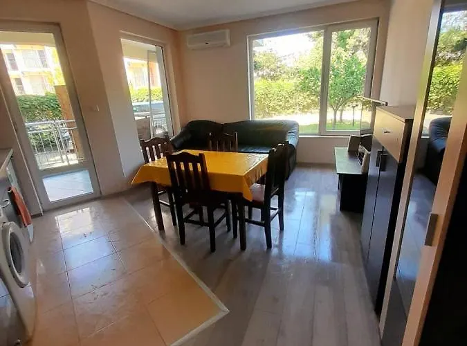 Apartament Yassen Close To Sea And